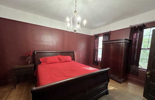 New Castle House | Enchanting Vintage Estate minutes from the interstate and airport