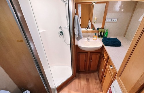 Bonney House | Discover Waves & Whimsy: Pet Friendly Lakefront Retreat