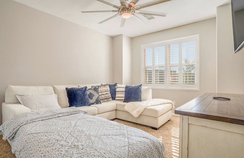 Paradise Hills Civic House | Experience Paradise Hills Hideaway: Rated 10/10 with Pool & Spa