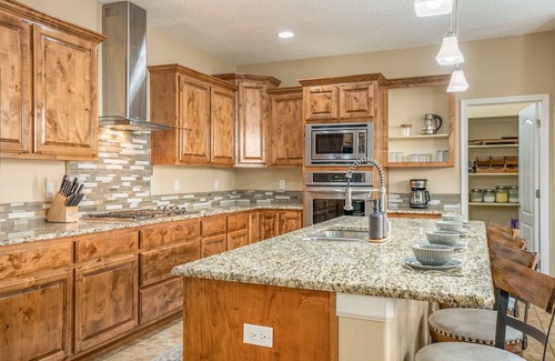 Paradise Hills Civic House | Experience Paradise Hills Hideaway: Rated 10/10 with Pool & Spa