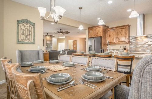 Paradise Hills Civic House | Experience Paradise Hills Hideaway: Rated 10/10 with Pool & Spa