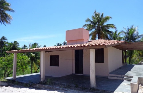 Monte Gordo House | Pet-Friendly Retreat in Monte Gordo with Internet Access