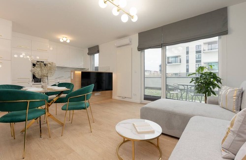 Warsaw Apartment | Coopera 7F: Family-Friendly Apartment with Garden in Warsaw