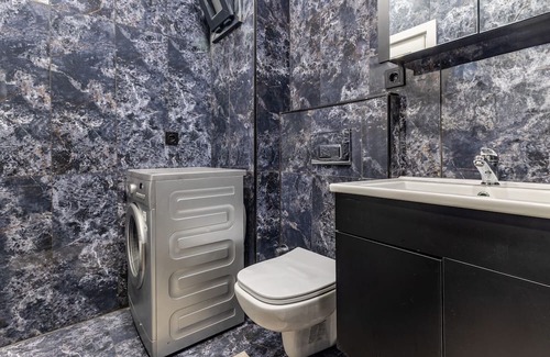 Bomonti Apartment | Central Studio: Steps from Bomontiada & City Access
