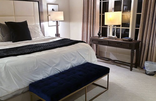 Dundarave Bed & Breakfast | Discover Suite Smart West Van: Pool, Spa & Kid-Friendly