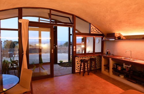 Willunga House | Exceptional EarthBnb Willunga: Family-Friendly Retreat