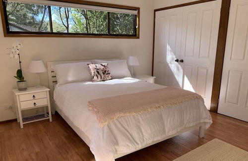 Point Clare House | Peaceful Surrounds Point Clare Pet friendly