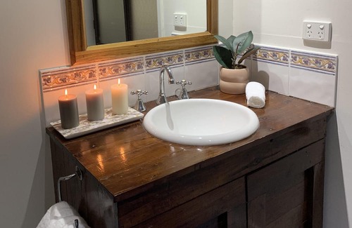 Point Clare House | Peaceful Surrounds Point Clare Pet friendly