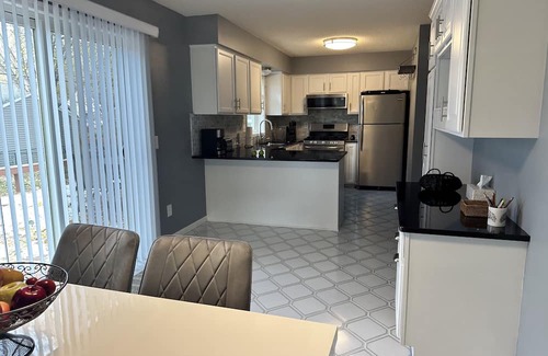 Richfield House | Centrally located house in Richfield minutes from MOA, MSP, shops, restaurants