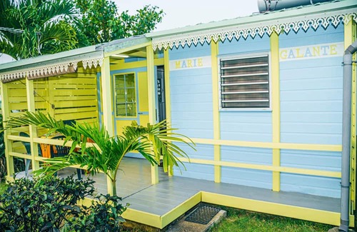 Goyave House | Cozy Bungalow with Terrace, Pool & Kitchen Awaits You