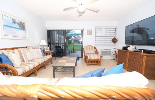 Williams Town Condo | Relaxing Island Retreat