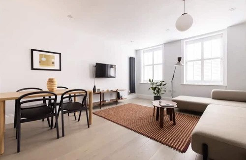 St Luke's Apartment | Cozy 1-Bed Apartment in Central London with Pet-Friendly Options