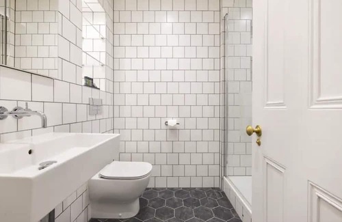 St Luke's Apartment | Cozy 1-Bed Apartment in Central London with Pet-Friendly Options