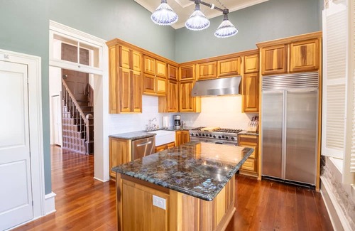 Lampasas House | Restored historical home and guest cottage