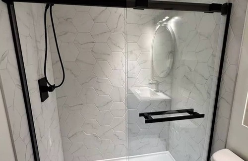 Cochrane House | Modern Suite Steps from the Rockies, Family-Friendly Escape