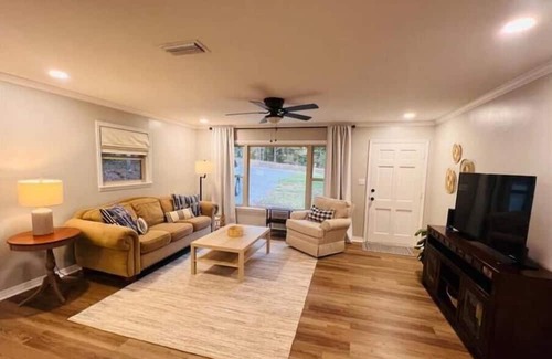 Jackson House | Family-Friendly Huckleberry House with Kitchen Access