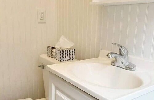 Victory Apartment | Inviting Renovated 1bd with Kitchen for Extended Stays