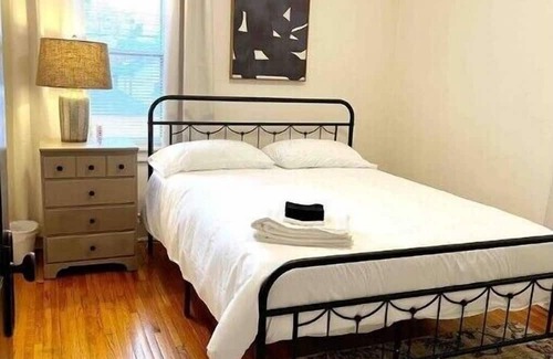 Victory Apartment | Relaxing Renovated 2-Bed Apartment with Pool & Spa Access