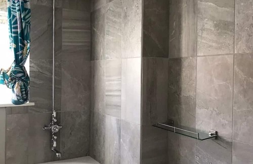 Woolbeding Apartment | Ideal Retreat in the Heart of Midhurst with Family Amenities