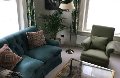 Woolbeding Apartment | Ideal Retreat in the Heart of Midhurst with Family Amenities