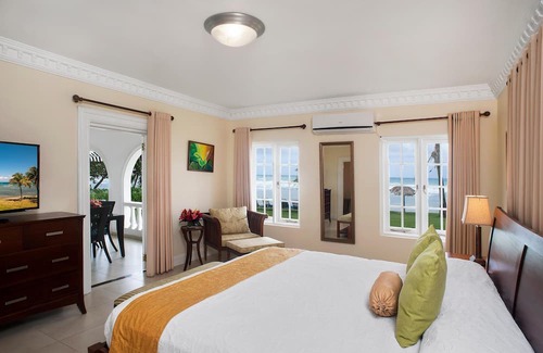 Montego Bay Resort | Elegant Stay w/ Spa Services, Free WiFi, Cocktail Lounge & On Site Restaurant