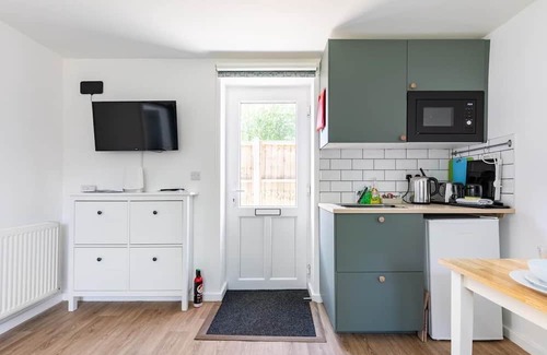 Harnham Apartment | Idyllic Annex with Ocean View in Harnham, Salisbury