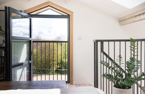 Offham Apartment | Discover The Studio: A Serene Retreat in South Downs