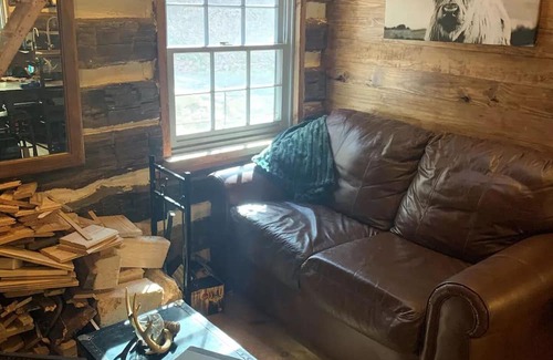 Clyde Cabin | Secluded Log Cabin Retreat in NC Mountains - Family Friendly