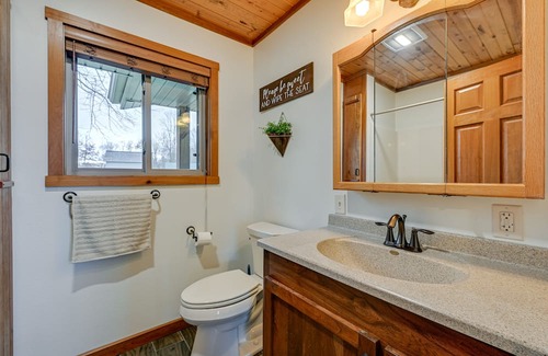 Holcombe Cabin | Waterfront Holcombe Retreat with Game Room for Families
