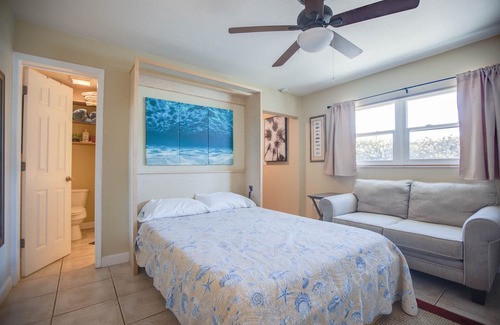 Sorrento Shores Apartment | Captains Suite with Pool: Pet-Friendly Comfort Awaits