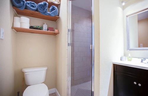 Sorrento Shores Apartment | Captains Suite with Pool: Pet-Friendly Comfort Awaits