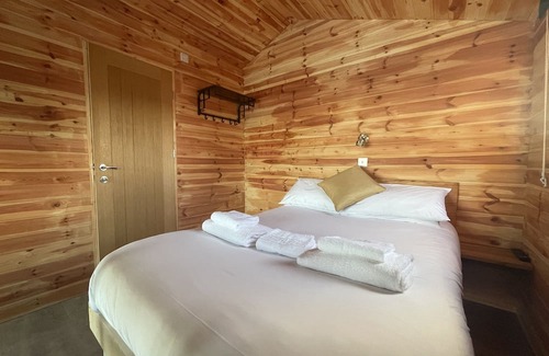Boston Cabin | Welcoming Fishing Cabins on the Lakeside for Families & Pets
