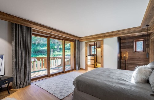 Le Praz Ski Chalet | Spacious Chalet La Tania with Private Pool and Fireplace