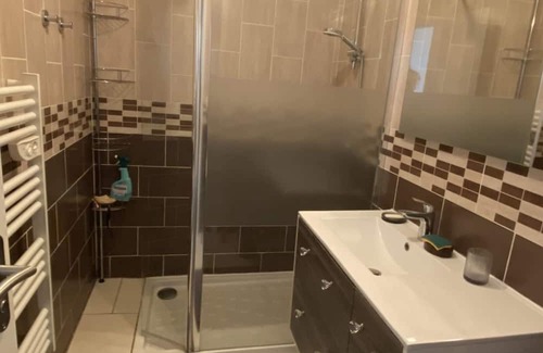 Les Moutiers-en-Retz House | Cozy Villa Les Moutiers-en-Retz with Spa & Kitchen