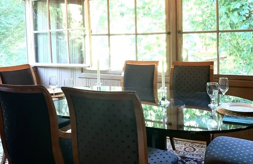 Marin County House | Inviting Downtown Larkspur Home for Families and Pets