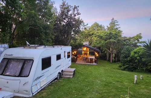 Whakamarama House | Family Getaway at Caravan Summer Holiday - Kid-Friendly Fun!
