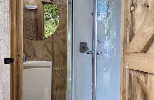 Whakamarama House | Family Getaway at Caravan Summer Holiday - Kid-Friendly Fun!