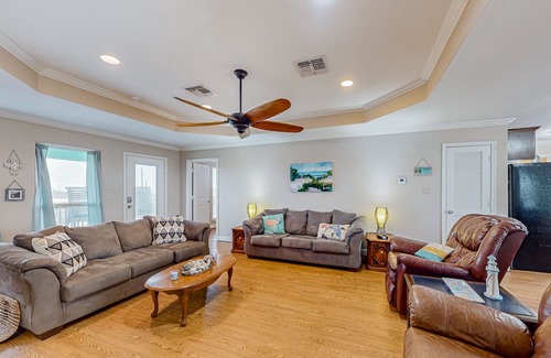Gilchrist House | Pet-Friendly Retreat with Ocean Views & Streaming Services