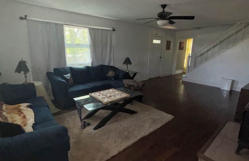 Stanly County Other | Relaxing Retreat at The Farm House with Pool & Breakfast