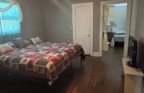 Stanly County Other | Relaxing Retreat at The Farm House with Pool & Breakfast