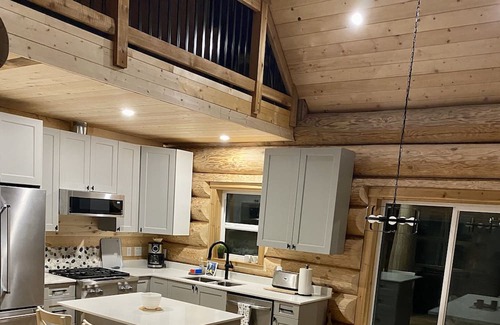 Sunshine Valley Cabin | Log cabin retreat, in beautiful Sunshine Valley, minutes from Manning Park.