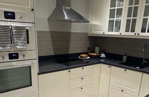 Euston Apartment | 2 Bed/ 2 Bath in Central Marylebone- Full Flat / 10 min walk to Oxford Circus