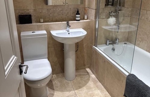 Euston Apartment | 2 Bed/ 2 Bath in Central Marylebone- Full Flat / 10 min walk to Oxford Circus