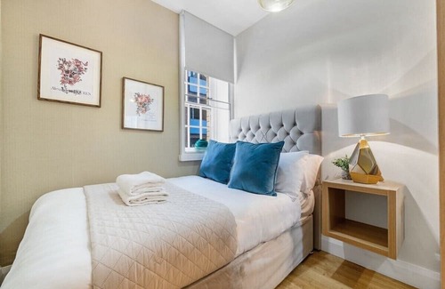 St George's Quarter Apartment | Top-Rated Family Retreat at Queen Square Apartment