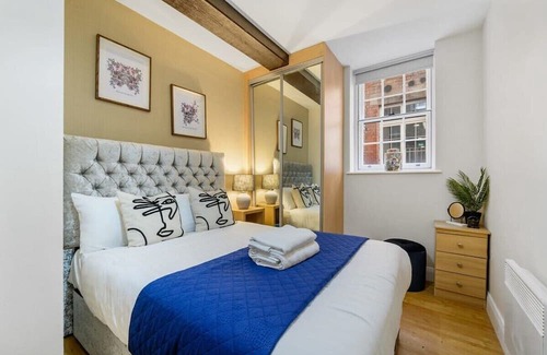 St George's Quarter Apartment | Top-Rated Family Retreat at Queen Square Apartment
