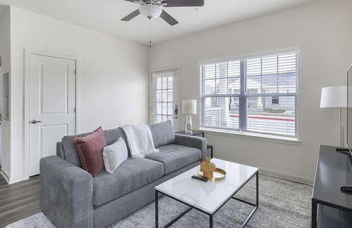 Fort Worth Apartment | Modern Apartment Near Attractions with Family-Friendly Amenities