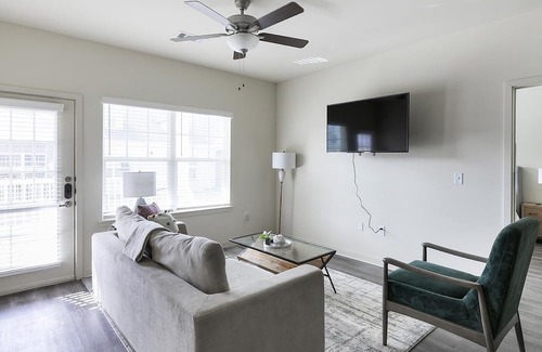 Fort Worth Apartment | Contemporary Apartment with Kitchen in Central Location
