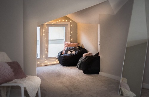Northrop House | Top-Rated Nokomis Nirvana: Family-Friendly Retreat in MPLS