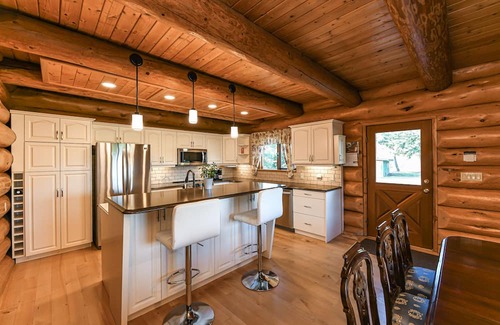 Courtenay House | Cozy Canadian Log Home with Private Oasis in Seal Bay