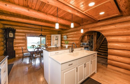 Courtenay House | Cozy Canadian Log Home with Private Oasis in Seal Bay